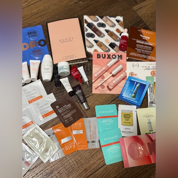 🆕 Assorted Beauty and Skincare Sample Bundle - Picture 3 of 4